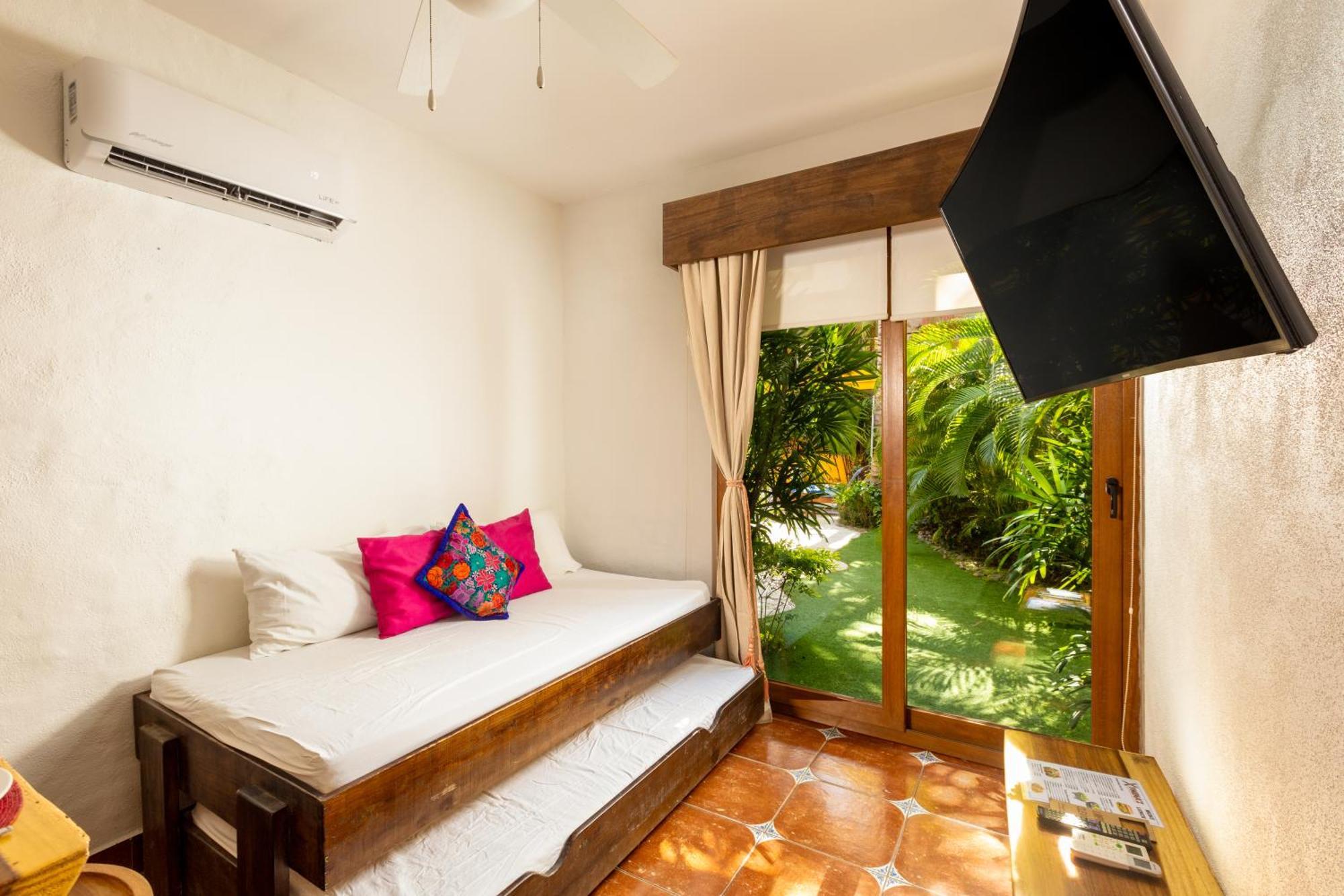 Casa Loteria -pueblito Sayulita- Colorful, Family And Relax Experience With Private Parking And Pool